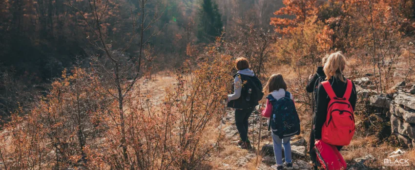 BML - Family hiking in the fall